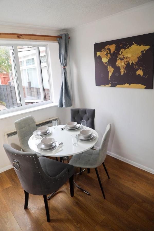 Luxe Cosy&spacious 2 Bed House - Super Fast Wi-fi & Private Parking Near Glo Airport & Cheltenham Racecourse * Churchdown