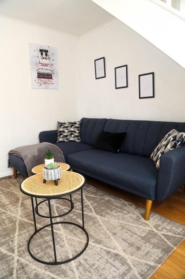 Holiday home Luxe Cosy&spacious 2 Bed House - Super Fast Wi-fi & Private Parking Near Glo Airport & Cheltenham Racecourse *