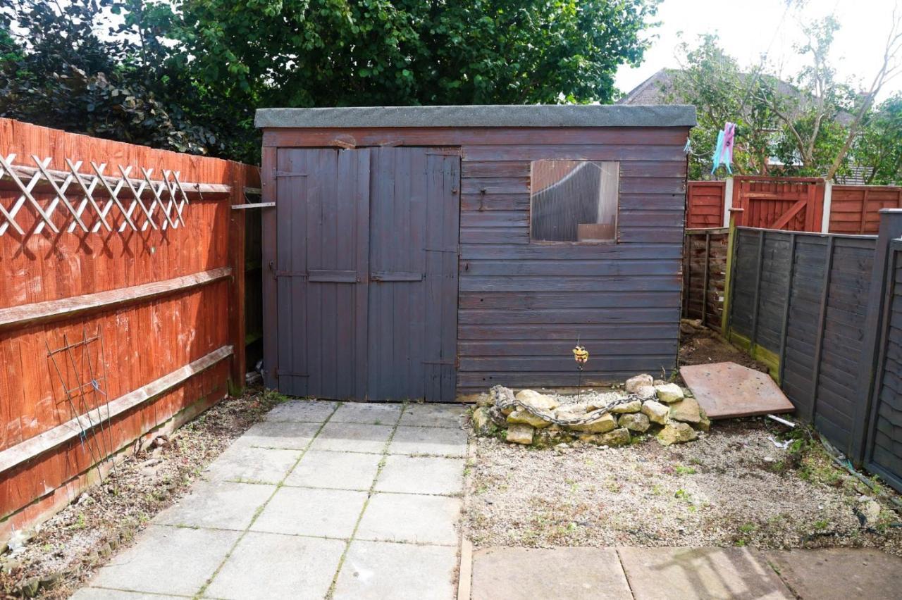 Luxe Cosy&spacious 2 Bed House - Super Fast Wi-fi & Private Parking Near Glo Airport & Cheltenham Racecourse Holiday home