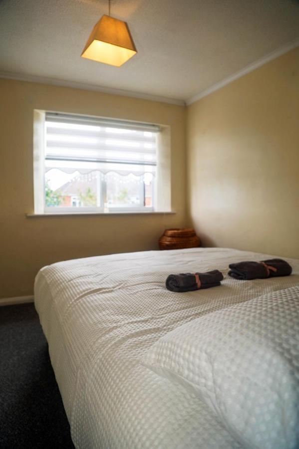 Luxe Cosy&spacious 2 Bed House - Super Fast Wi-fi & Private Parking Near Glo Airport & Cheltenham Racecourse *