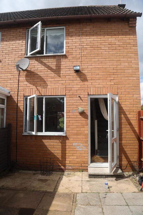 Сasa de vacaciones Luxe Cosy&spacious 2 Bed House - Super Fast Wi-fi & Private Parking Near Glo Airport & Cheltenham Racecourse Churchdown